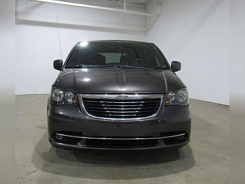 2016 Chrysler Town & Country S