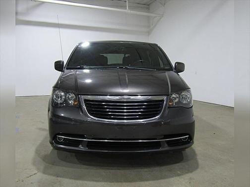 2016 Chrysler Town & Country S