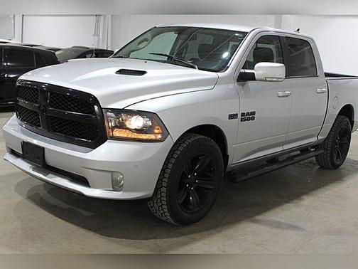 2017 RAM 1500 Night Crew Cab 4x4 5'7' Box