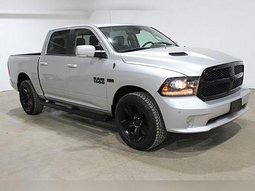 2017 RAM 1500 Night Crew Cab 4x4 5'7' Box