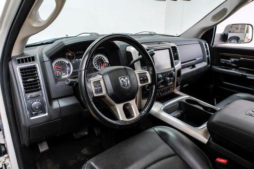 2017 RAM 2500 Laramie Crew Cab 4x4 6'4' Box