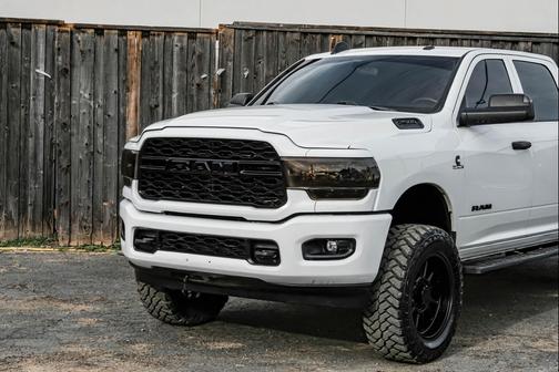 2022 RAM 2500 Tradesman Crew Cab 4x4 6'4' Box