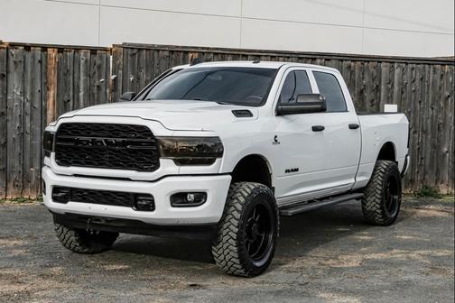 2022 RAM 2500 Tradesman Crew Cab 4x4 6'4' Box