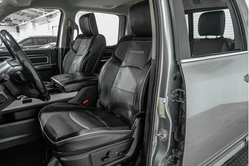 2020 RAM 3500 Laramie Crew Cab 4x4 8' Box