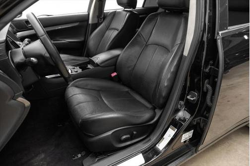 2015 INFINITI Q40 Base
