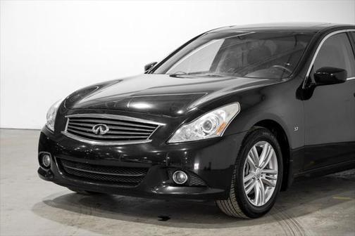 2015 INFINITI Q40 Base