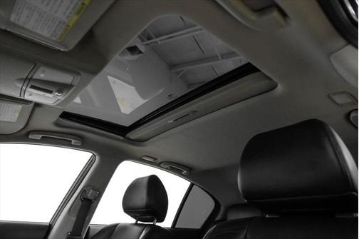 2015 INFINITI Q40 Base