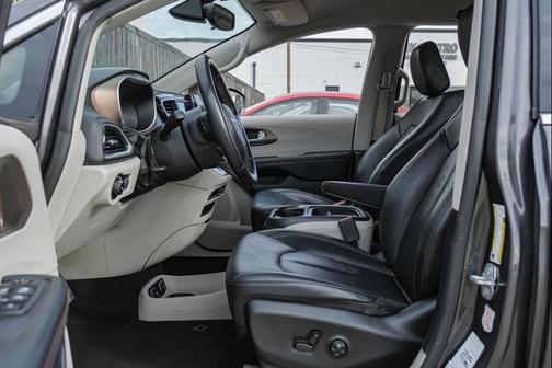 2018 Chrysler Pacifica Touring-L