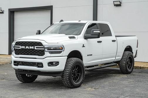 Bright White Clearcoat 2024 RAM 2500 Big Horn Crew Cab 4x4 6'4' Box