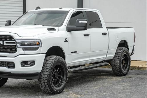 Bright White Clearcoat 2024 RAM 2500 Big Horn Crew Cab 4x4 6'4' Box