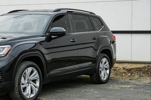 Deep Black Pearl 2021 Volkswagen Atlas 3.6L SE w/Technology