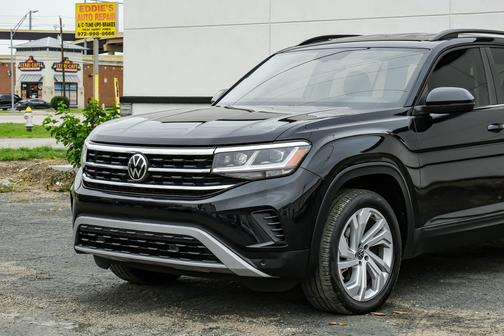 Deep Black Pearl 2021 Volkswagen Atlas 3.6L SE w/Technology