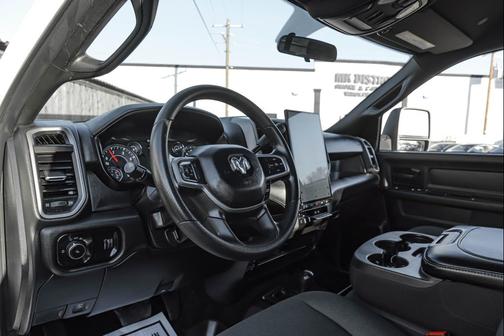 2024 RAM 2500 Tradesman Crew Cab 4x4 6'4' Box