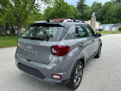 Green 2022 Hyundai VENUE Limited Sport Utility 4D