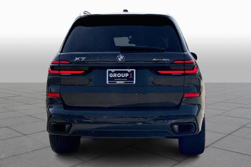 Gray Metallic 2024 BMW X7 xDrive40i
