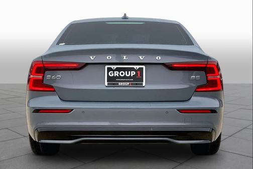 Thunder Gray Metallic 2023 Volvo S60 B5 Core Dark Theme