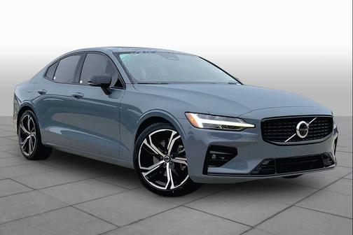 Thunder Gray Metallic 2023 Volvo S60 B5 Core Dark Theme