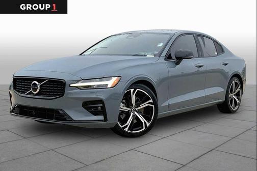 Thunder Gray Metallic 2023 Volvo S60 B5 Core Dark Theme