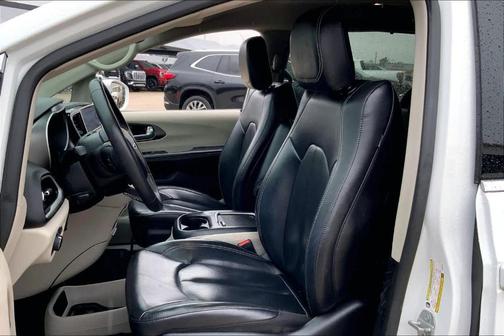 2022 Chrysler Pacifica Touring-L