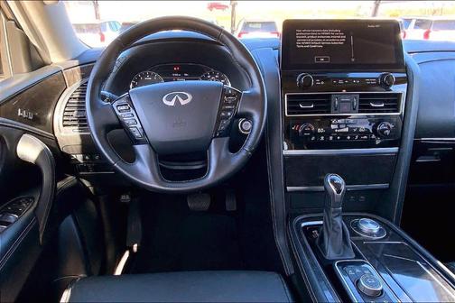 2024 INFINITI QX80 Luxe