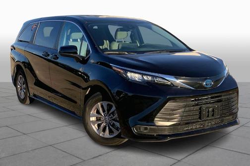 2024 Toyota Sienna LE