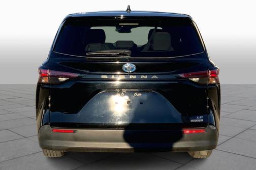 2024 Toyota Sienna LE