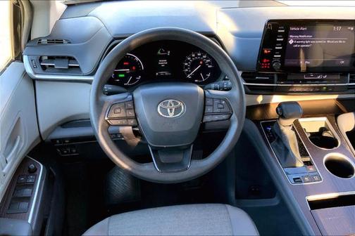 2024 Toyota Sienna LE