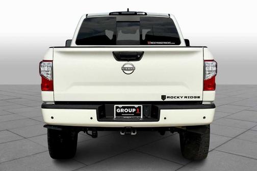 2023 Nissan Titan SV