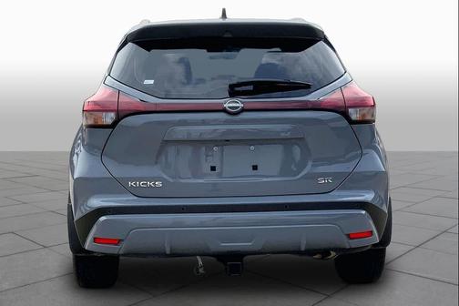 Boulder Gray Pearl 2024 Nissan Kicks SR