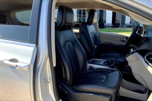 2024 Chrysler Pacifica Touring-L