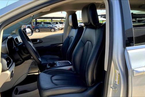 2024 Chrysler Pacifica Touring-L