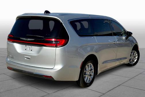 2024 Chrysler Pacifica Touring-L