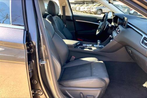 2026 Genesis G70 2.5T Standard