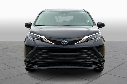 2022 Toyota Sienna LE