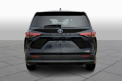 2022 Toyota Sienna LE