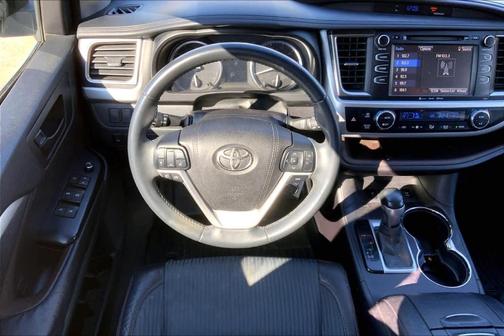 2016 Toyota Highlander LE