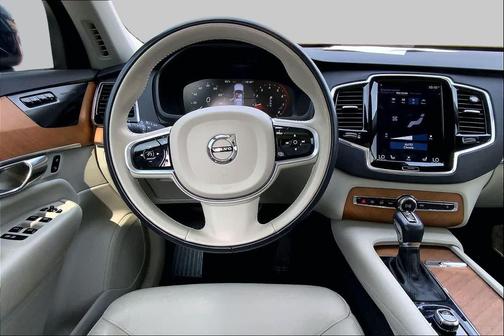 Denim Blue Metallic 2022 Volvo XC90 T6 Momentum