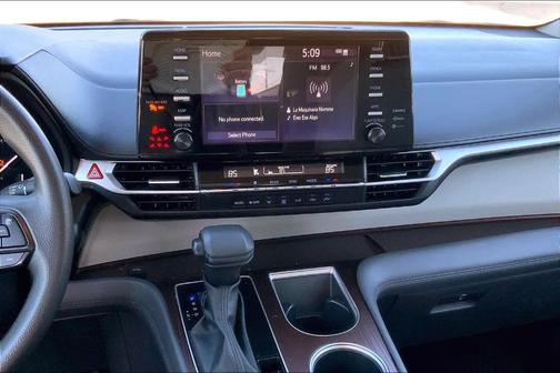 2024 Toyota Sienna LE