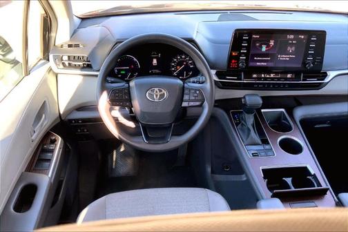 2024 Toyota Sienna LE
