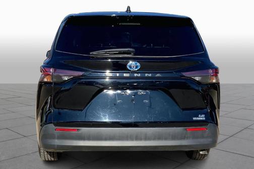 2024 Toyota Sienna LE