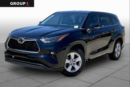 Midnight Black Metallic 2023 Toyota Highlander LE