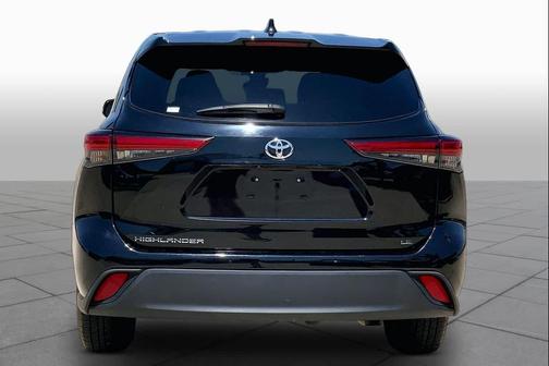 Midnight Black Metallic 2023 Toyota Highlander LE