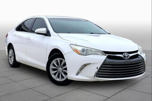 Super White 2015 Toyota Camry LE
