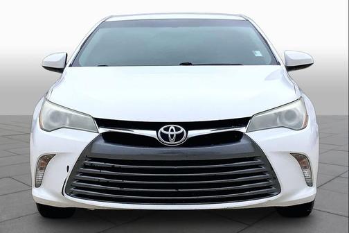 Super White 2015 Toyota Camry LE