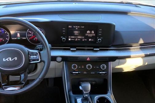 2024 Kia Carnival LX