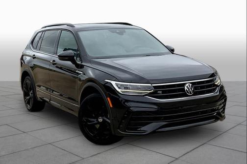 Deep Black Pearl Effect 2024 Volkswagen Tiguan 2.0T SE R-Line Black