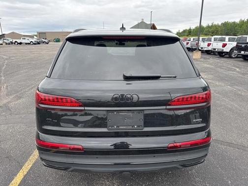 2024 Audi Q7 45 Premium Plus