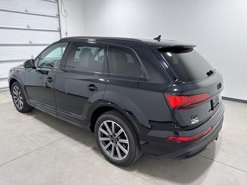 2024 Audi Q7 45 Premium Plus