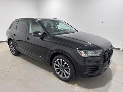 2024 Audi Q7 45 Premium Plus