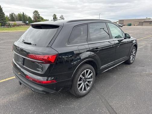 2024 Audi Q7 45 Premium Plus